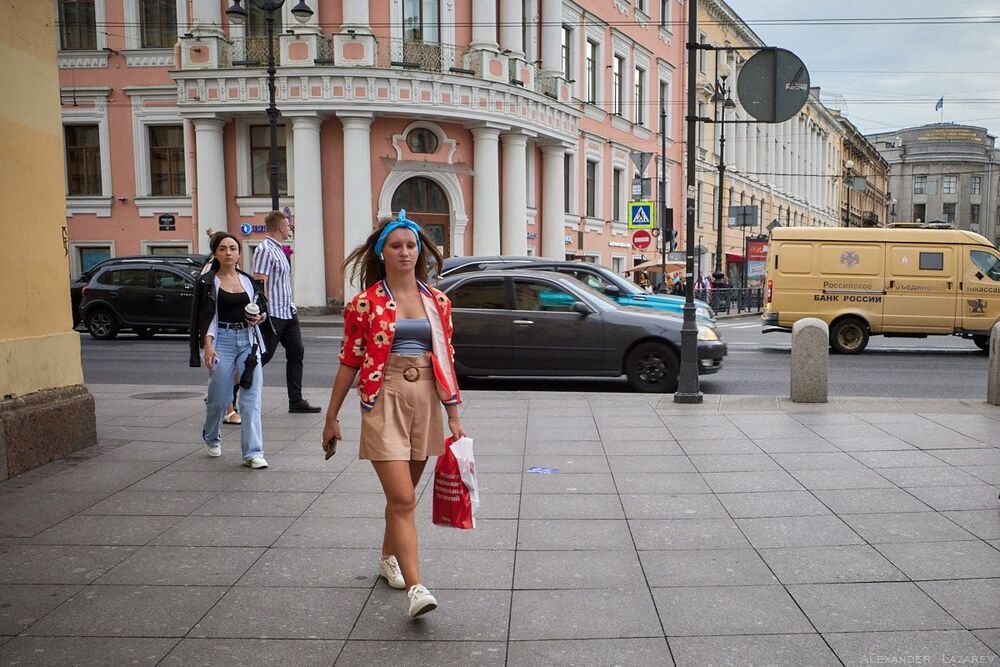 Просто прошелся по центру