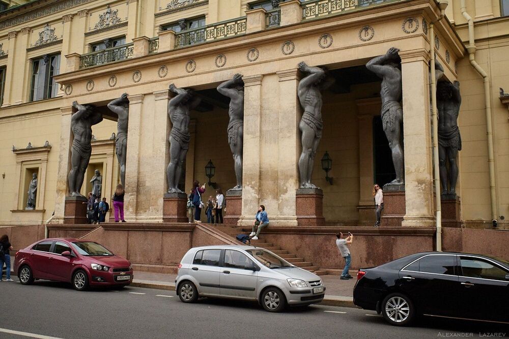 Просто прошелся по центру