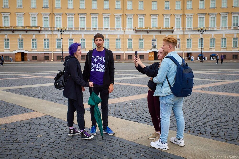Просто прошелся по центру