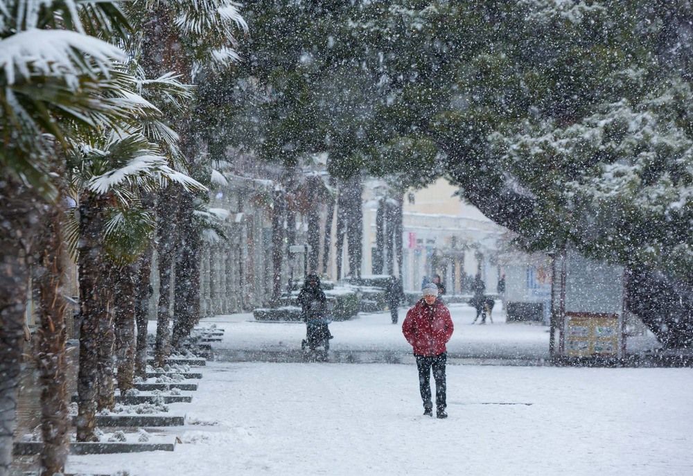 Снег в Ялте