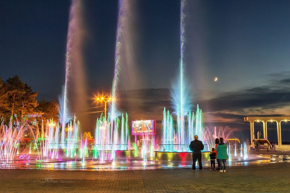 Новый фонтан стал местом притяжения жителей и гостей Хабаровска