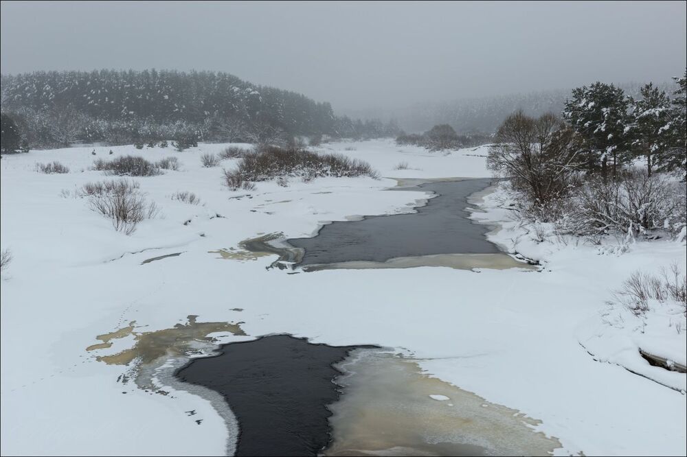 Орнамент на заснеженном льду