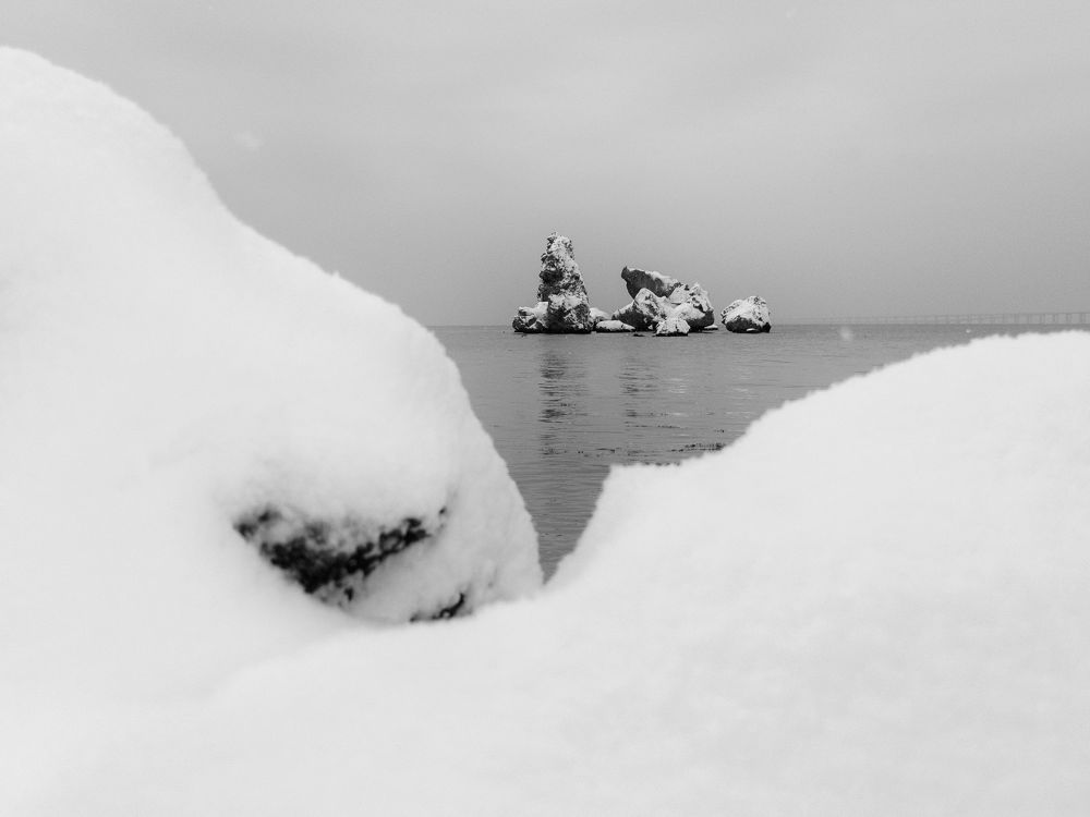 Моей зимы неотразима уязвимость.