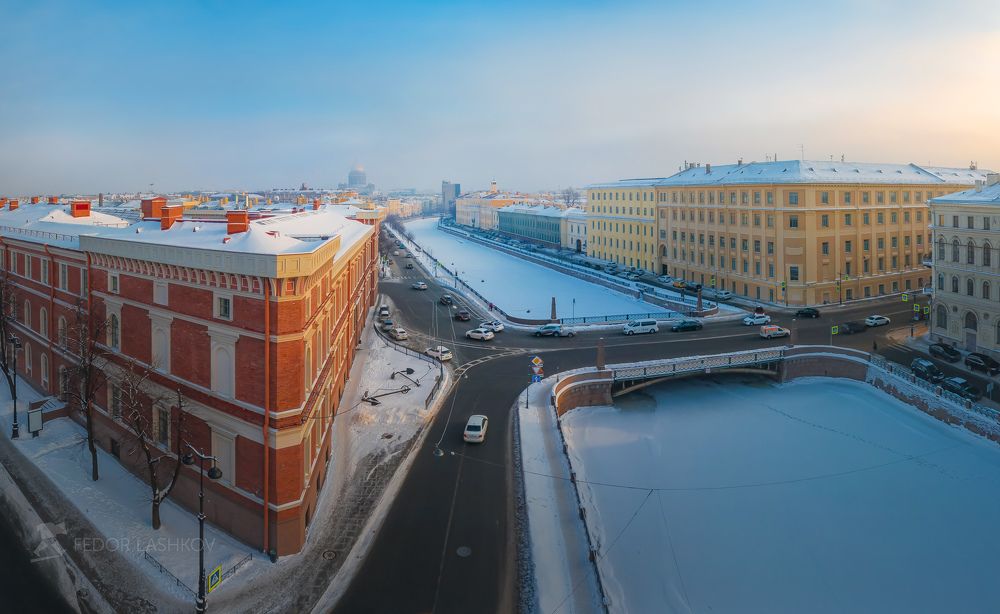 Туманный рассвет в Санкт-Петербурге