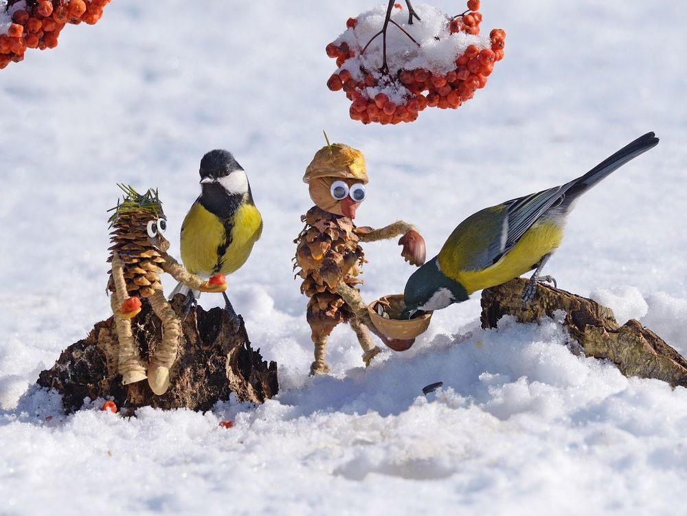 Возьмемся за руки, друзья. Ведь нам без дружбы жить нельзя! Чтоб не пропасть по одиночке.