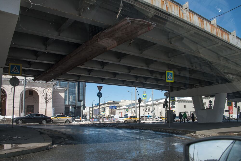 По апрельским дорогам Москвы