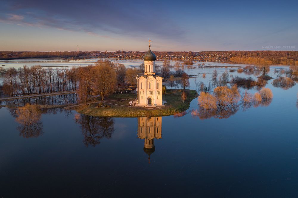 "Белая лебедь" древнерусского зодчества