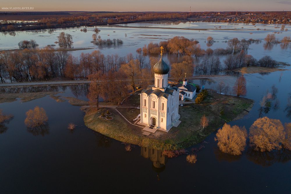 "Белая лебедь" древнерусского зодчества