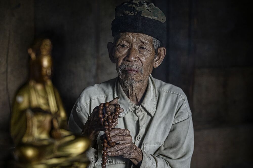 I would like to take the beauty's minority of Vietnam specially the culture of area, the elder, the children on my way of travel. A thing that you see in my pictures is that I was not afraid to fall in love with these people.