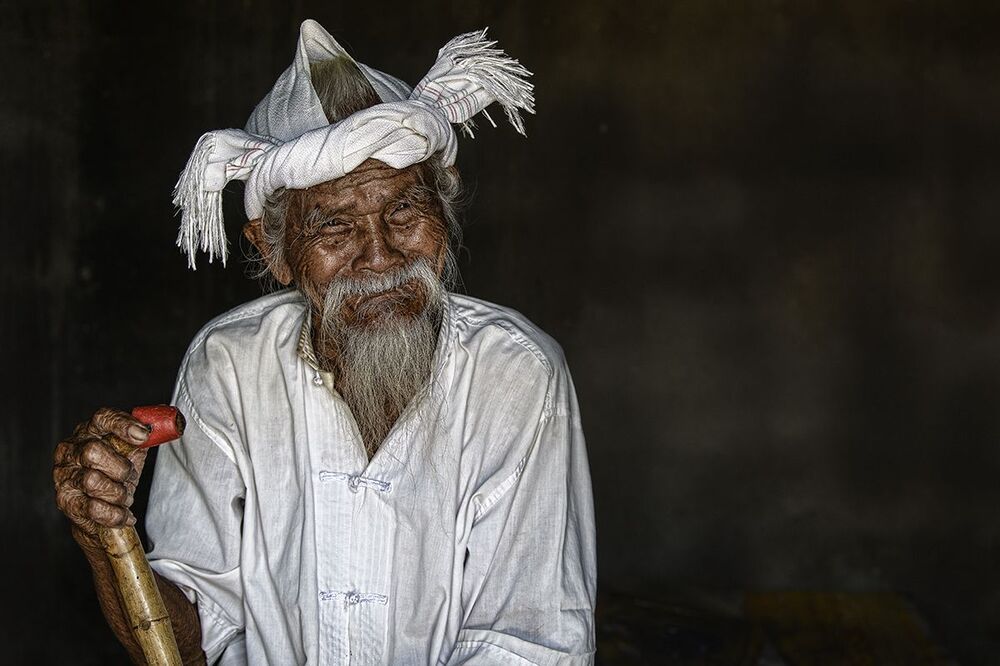 I would like to take the beauty's minority of Vietnam specially the culture of area, the elder, the children on my way of travel. A thing that you see in my pictures is that I was not afraid to fall in love with these people.