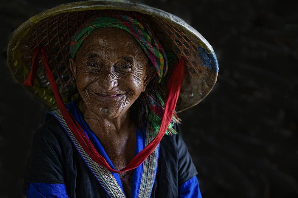 I would like to take the beauty's minority of Vietnam specially the culture of area, the elder, the children on my way of travel. A thing that you see in my pictures is that I was not afraid to fall in love with these people.