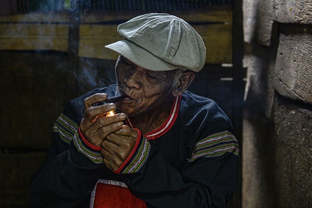 I would like to take the beauty's minority of Vietnam specially the culture of area, the elder, the children on my way of travel. A thing that you see in my pictures is that I was not afraid to fall in love with these people.
