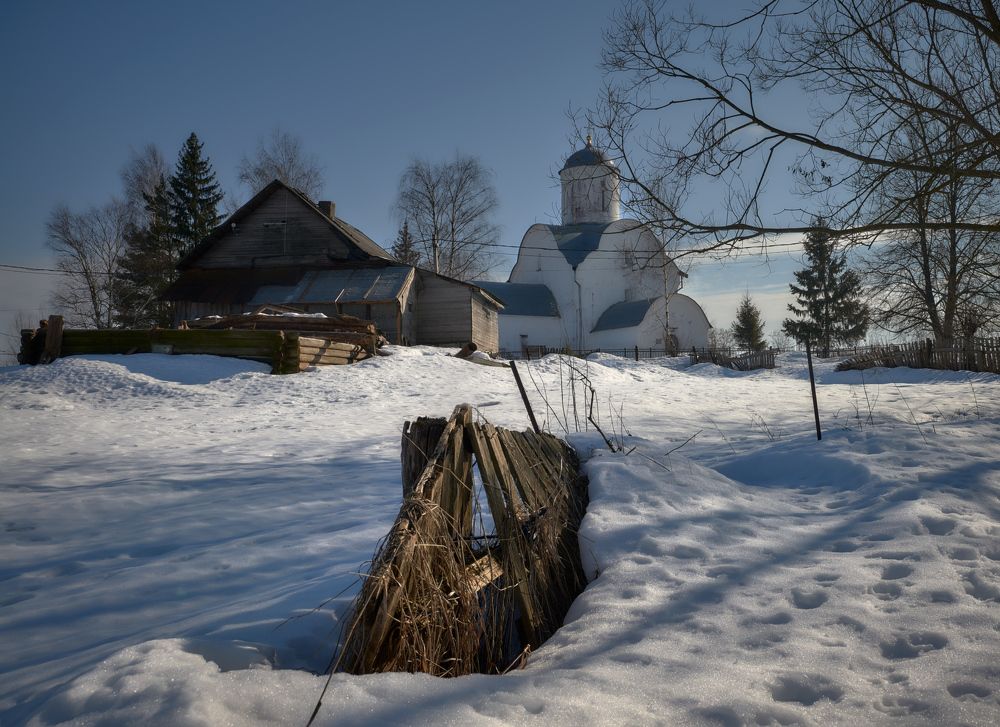 Март.