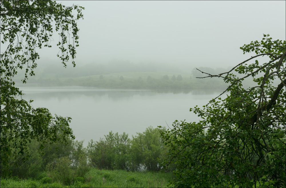 Два берега, в тумане.