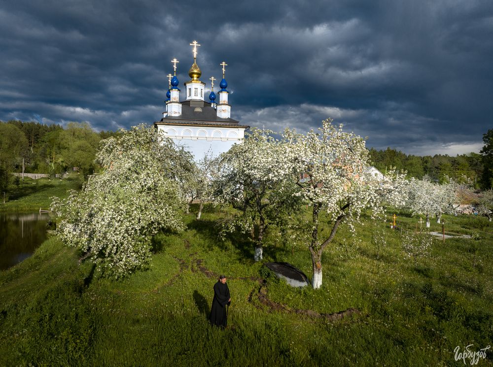 Тишина монастырского сада
