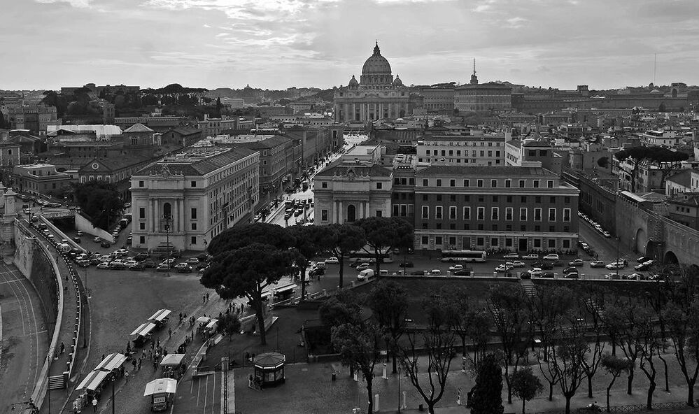 Вид на вечерний Ватикан и via della Conciliazione с замка Св.Ангела.