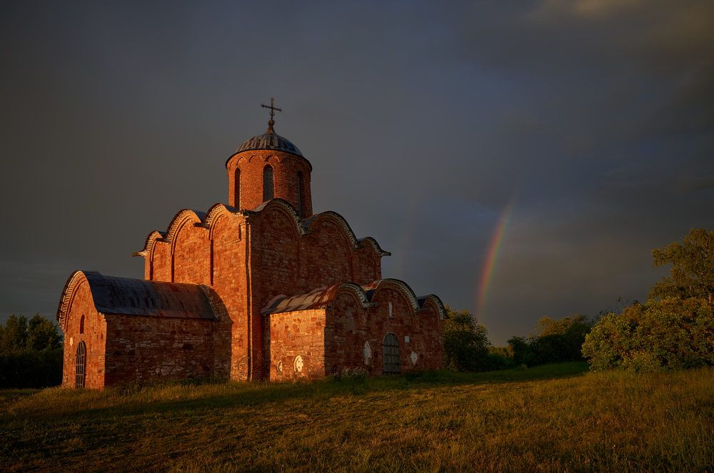 Красное поле после грозы. Великий Новгород.