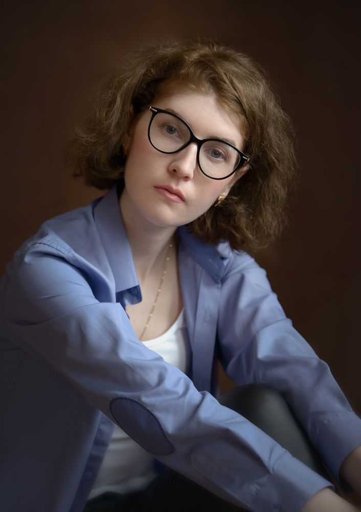 "Юля".