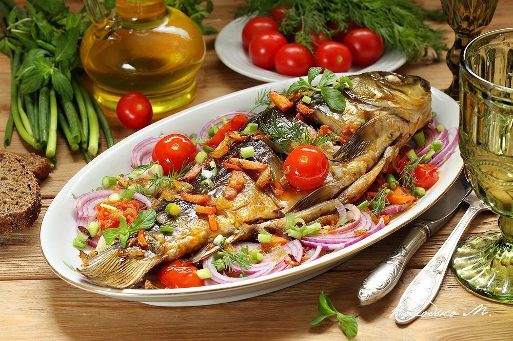 Жареный карп с овощами