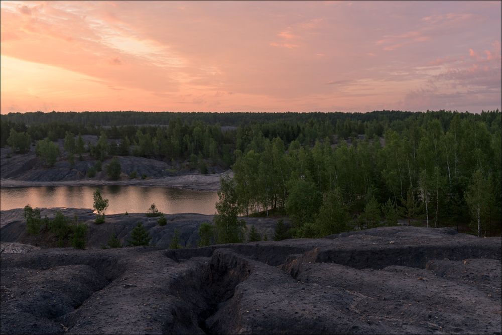 Розовый восход на карьерах