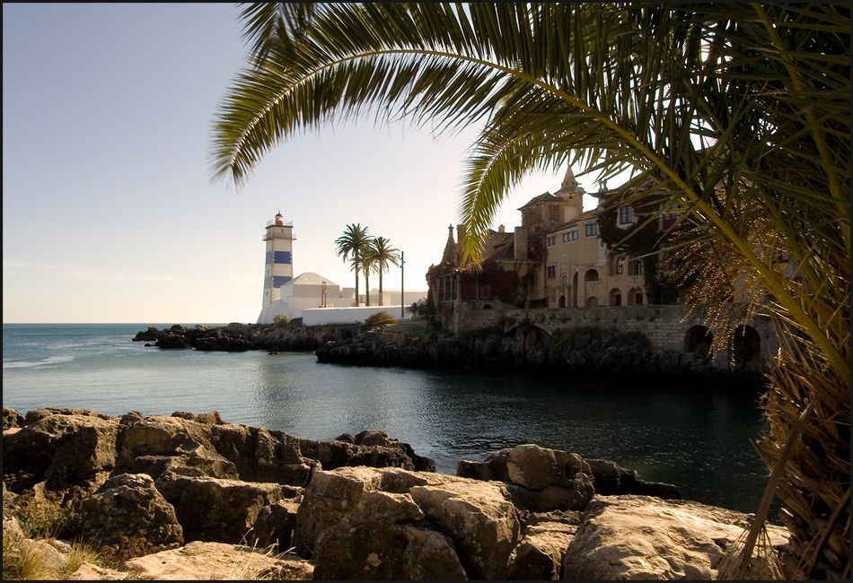 Маяк Святой Марты в Кашкайше (Farol de Santa Marta, Casa de Santa Maria).
