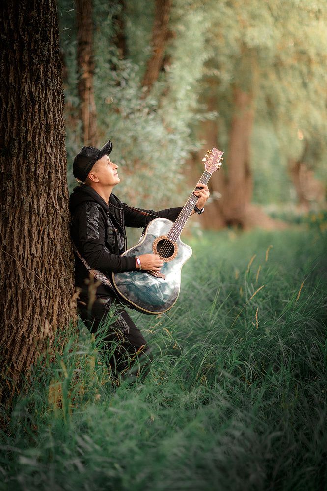 Над высокой высокой травой...