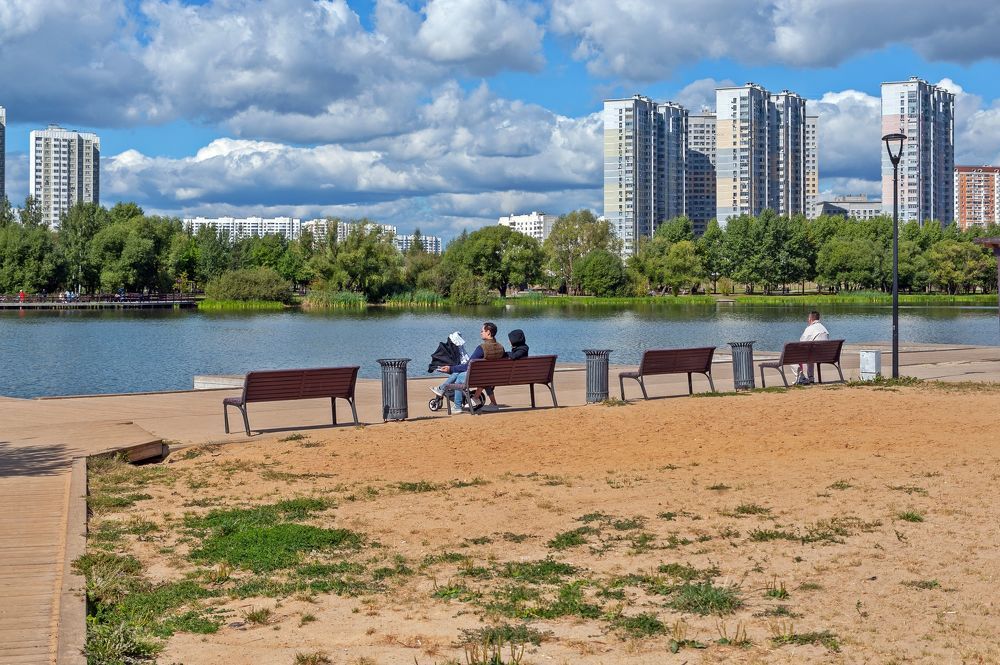 В городском осеннем парке