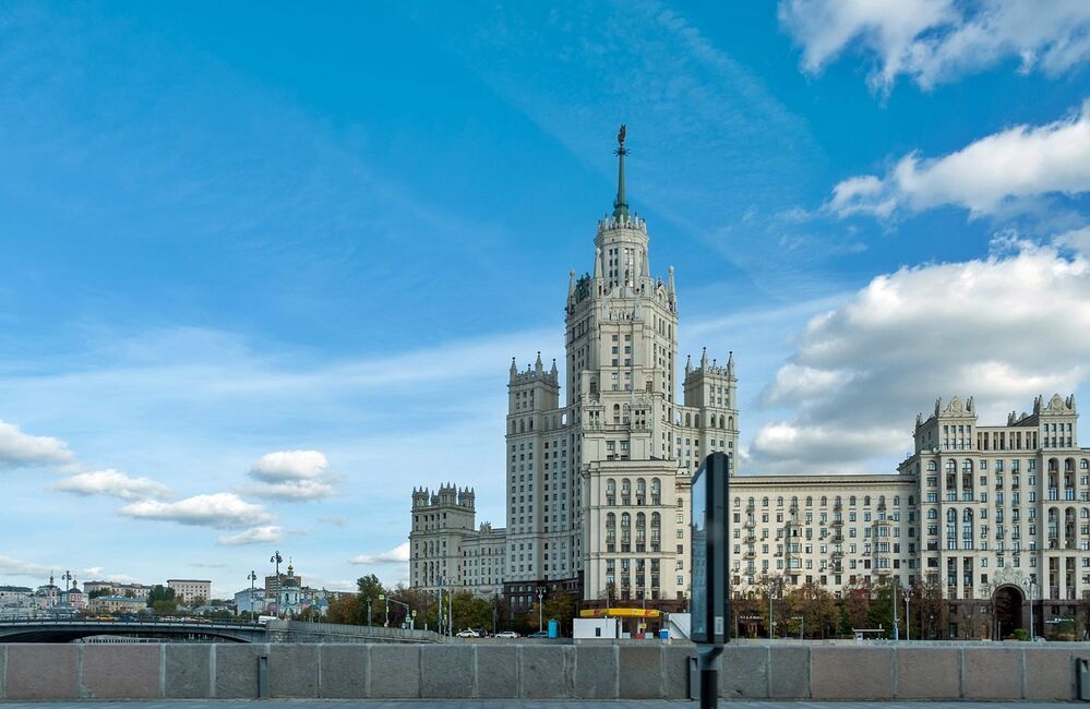 По Москве