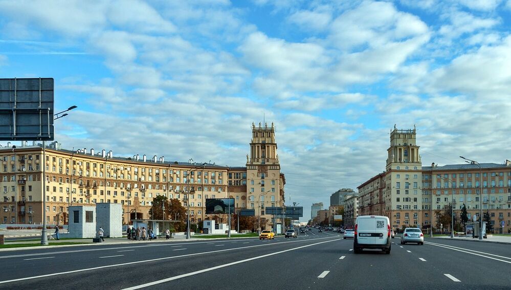 По Москве
