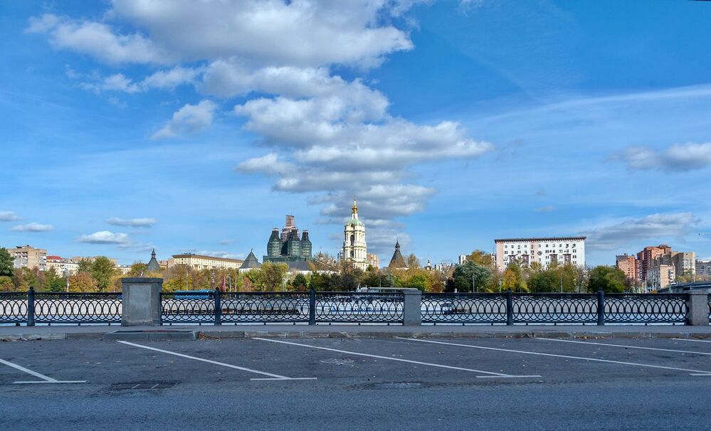 По Москве
