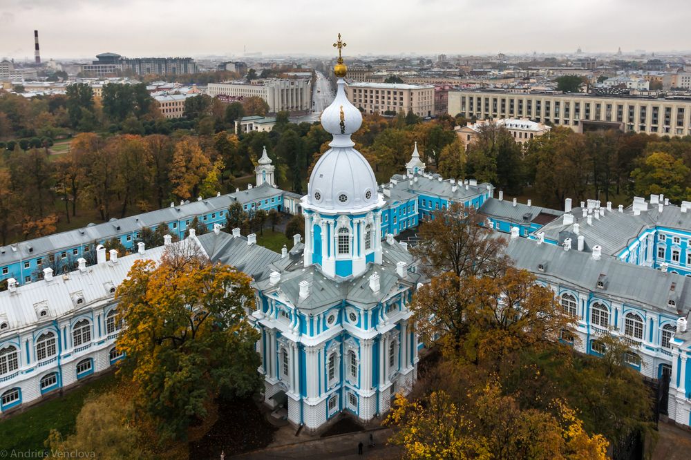 Смольный собор осенью