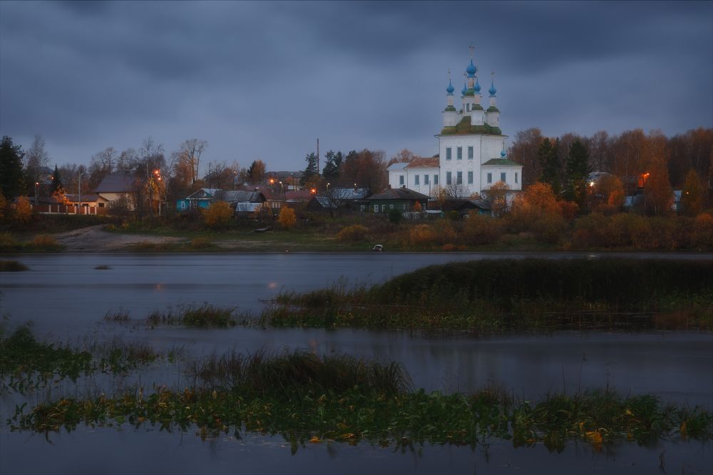Тотемский вечер. С видом на Троицкую церковь