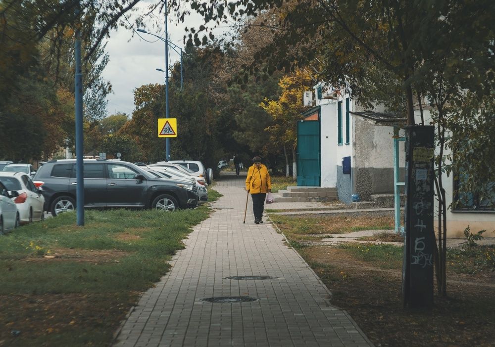 В городе желтая осень.