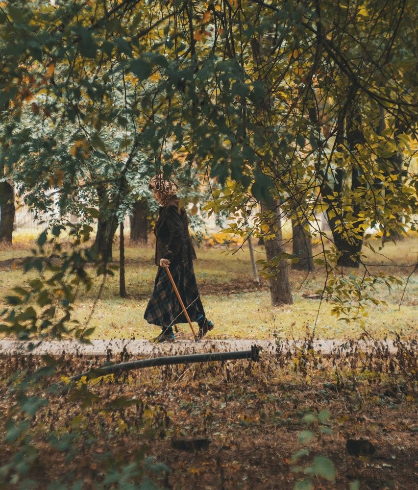 В городе желтая осень.
