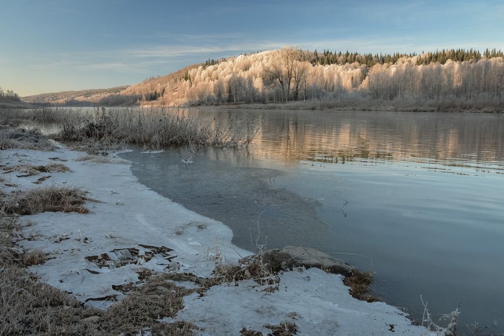 Поздняя осень у реки