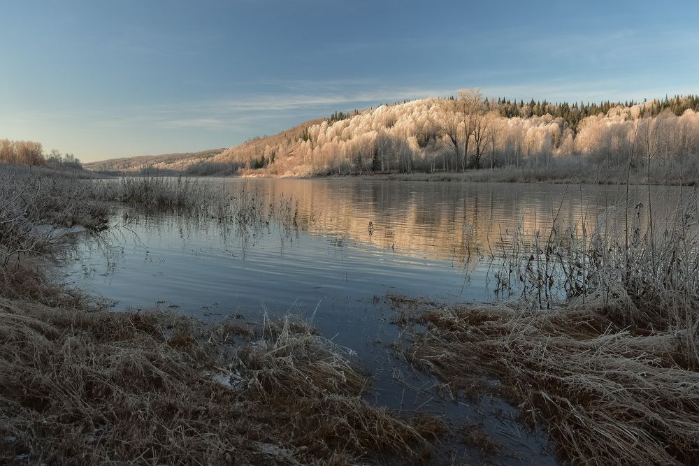 Поздняя осень у реки
