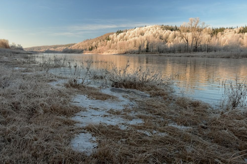 Поздняя осень у реки