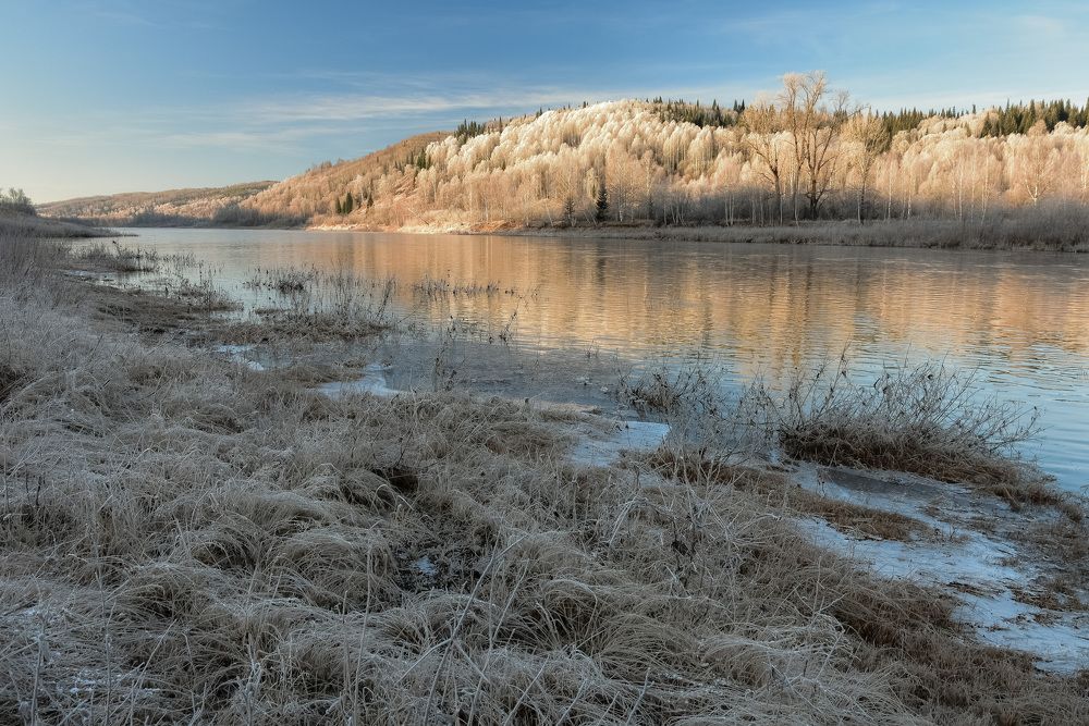Поздняя осень у реки