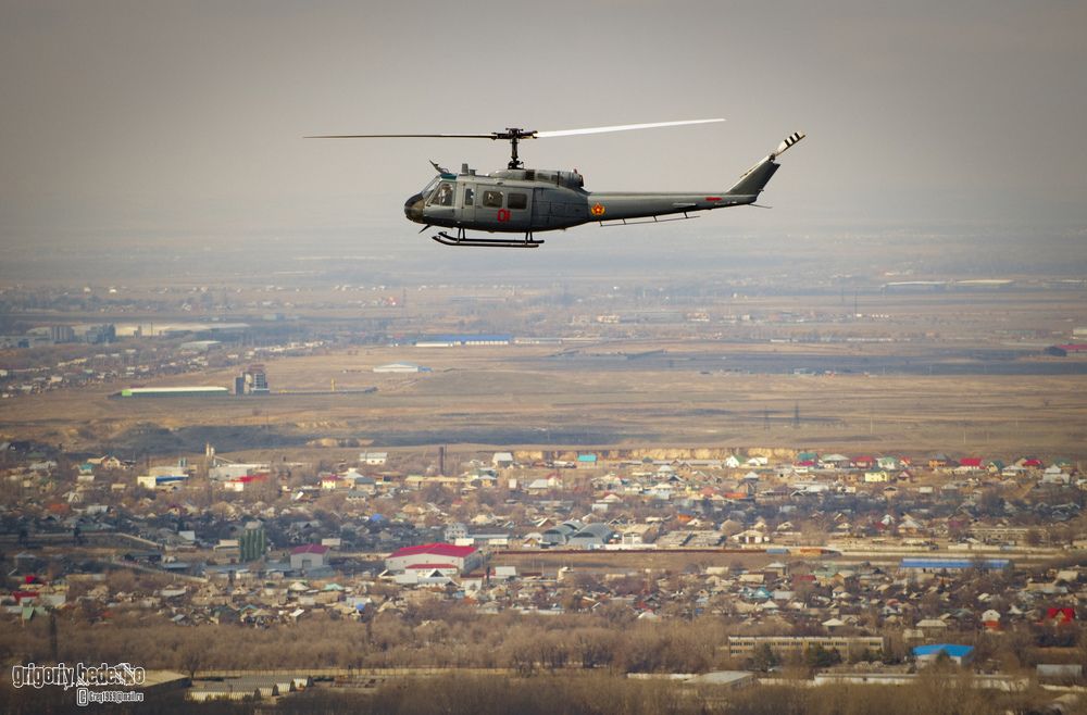 Американский подарок - Bell UH-2. Находясь на его борту я сразу вспомнил мой горячо любимый "Апокалипсис сегодня" Фрэнсиса Ф.Копполы. )))