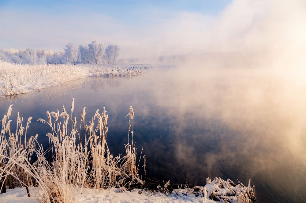 Парит вода