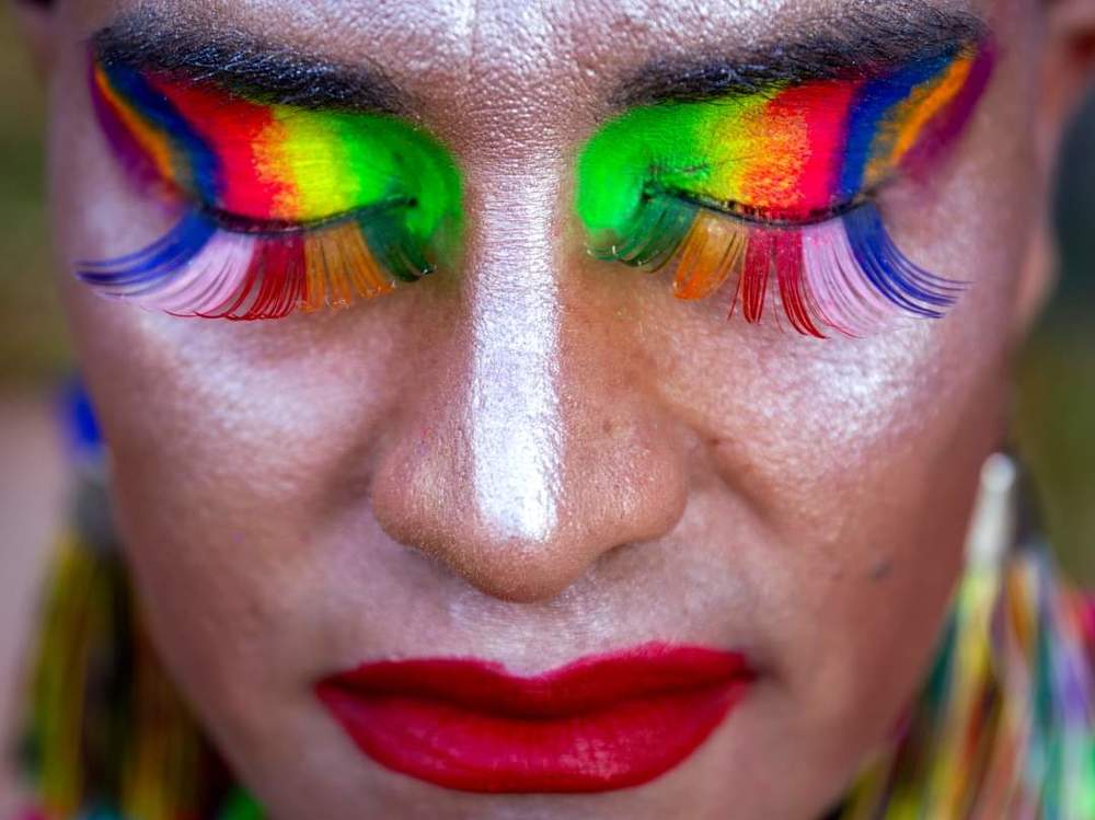 M&aacute;s de 100 mil personas se congregaron, el pasado s&aacute;bado 20 de noviembre, en toda la explanada de la Alameda, para manifestarse en el Santiago Parade, por una institucionalidad antidiscriminatoria en Chile y el mundo.  Si desea ver m&aacute;s de mi arte, los invito a seguir mi cuenta  https://instagram.com/periodistafurioso ??