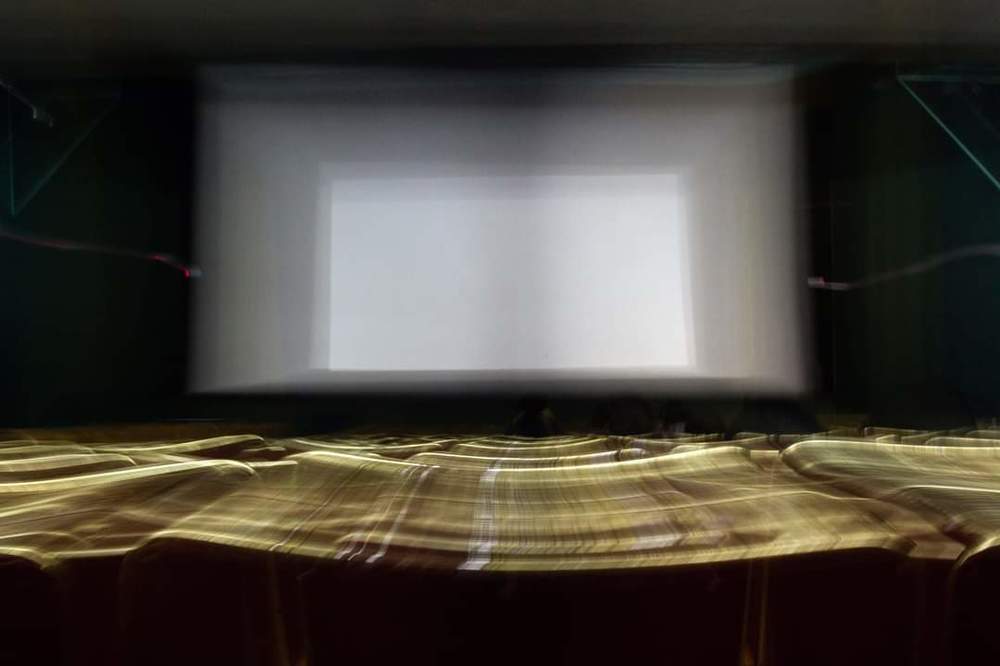 El Cine Arte Normandie fue fundado en agosto de 1982 y presenta pel&iacute;culas de &iacute;ndole cl&aacute;sica, art&iacute;stica, independiente y, en ciertas ocasiones, producciones m&aacute;s grandes, entre otras.   En 1991, se traslad&oacute; desde Alameda 139 hacia la calle Tarapac&aacute; 1181, siendo uno de los lugares patrimoniales, de culto y del cine underground en Santiago de Chile.