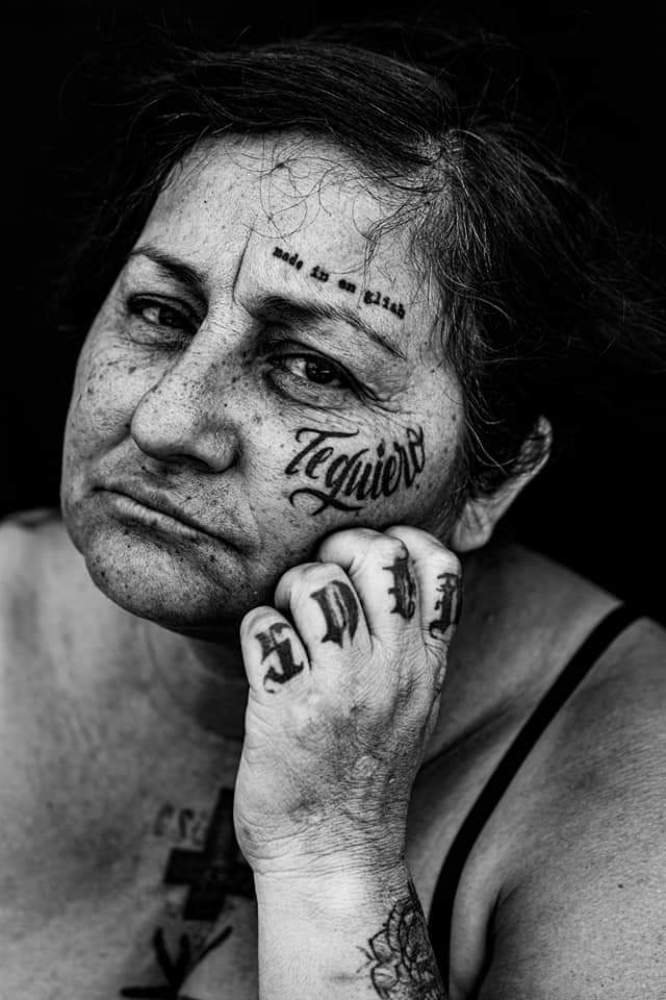 IN-VISIBLES   Proyecto de retratos autorales de la gente que vive y trabaja en las calles de la Regi&oacute;n Metropolitana en Chile.