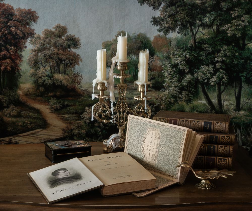 С книгами и канделябром.