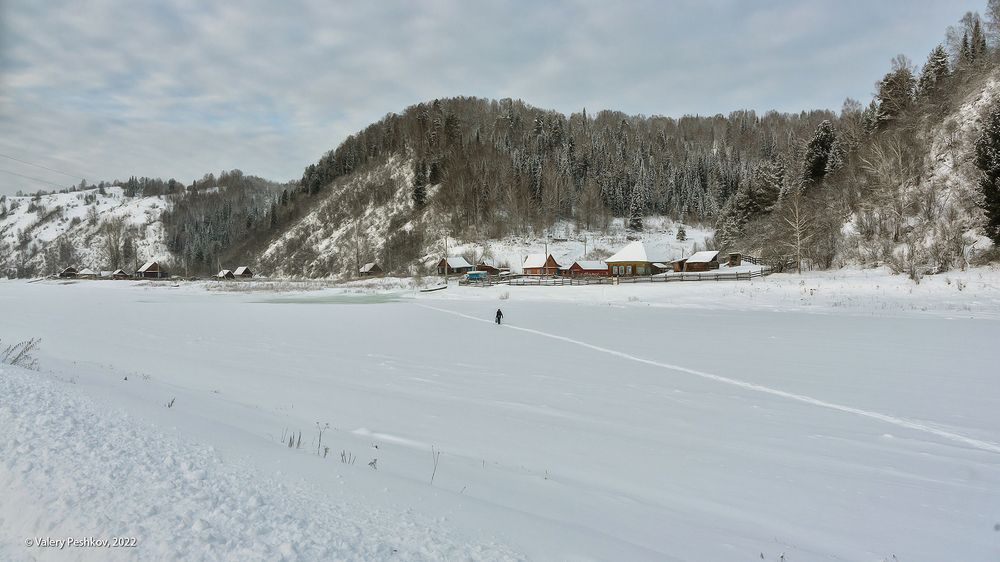 04 &hellip; зимой до него можно добраться по льду замёрзшей реки, &hellip;