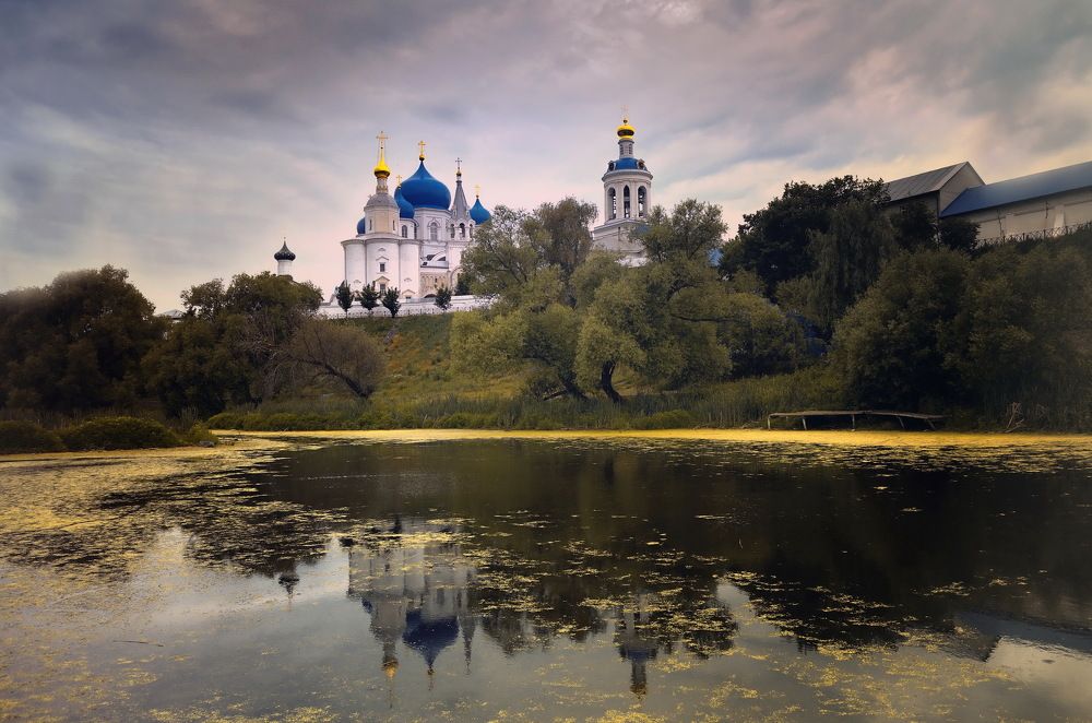 Боголюбово.....Женский монастырь...