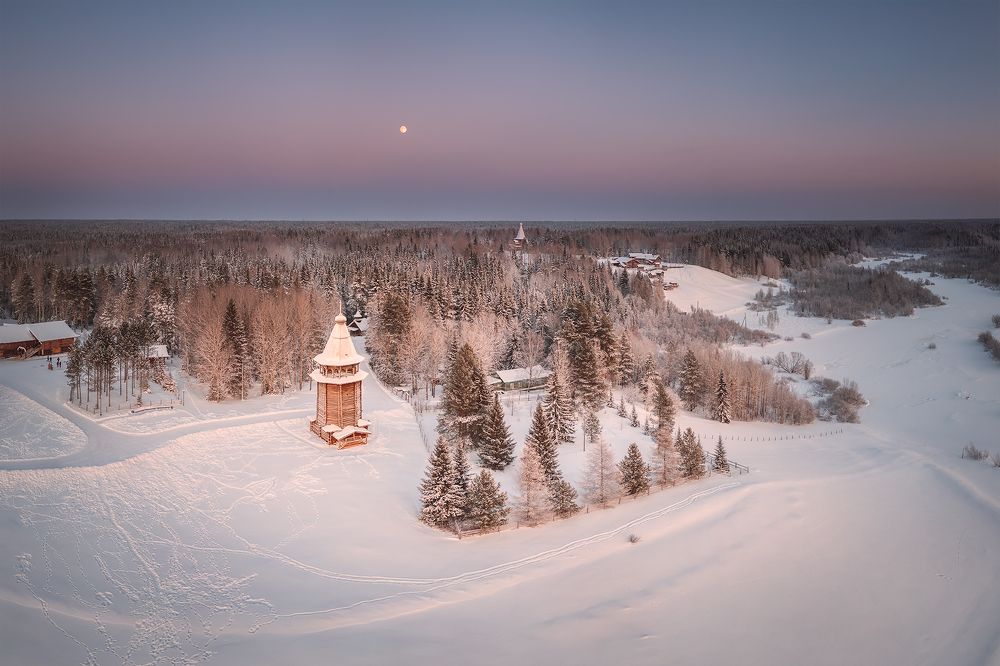 Малые Корелы в закатных лучах солнца