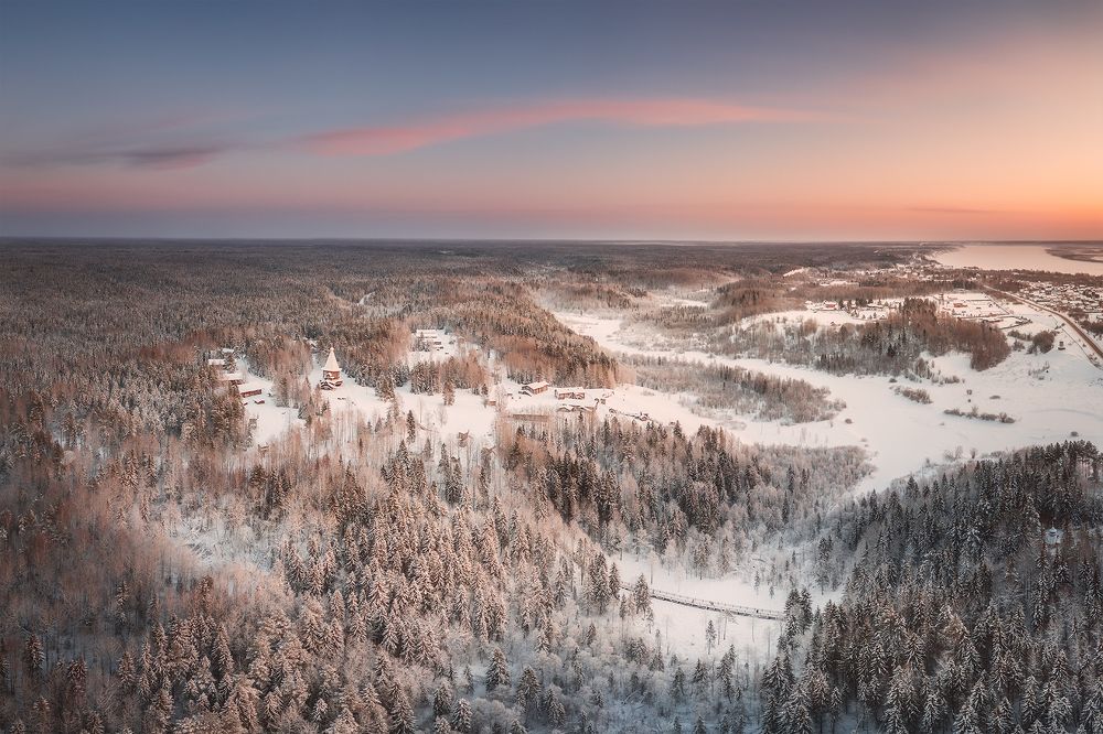 Малые Корелы в закатных лучах солнца