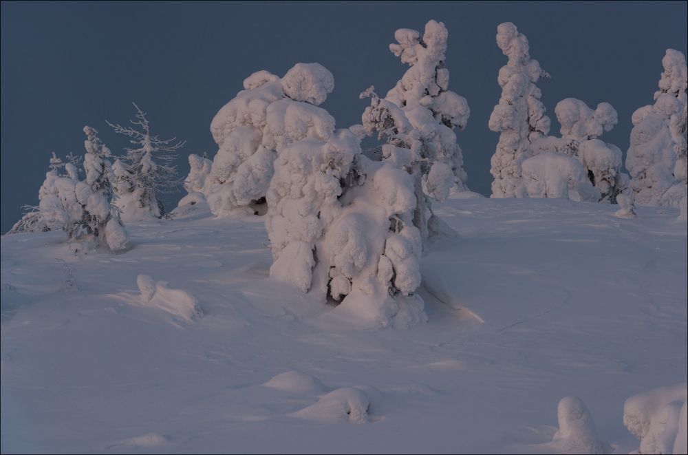 На горе вечереет