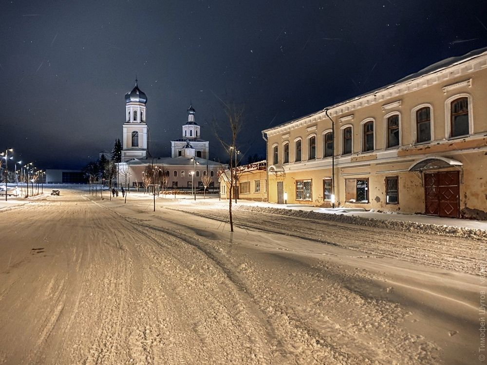 Уездный город В.